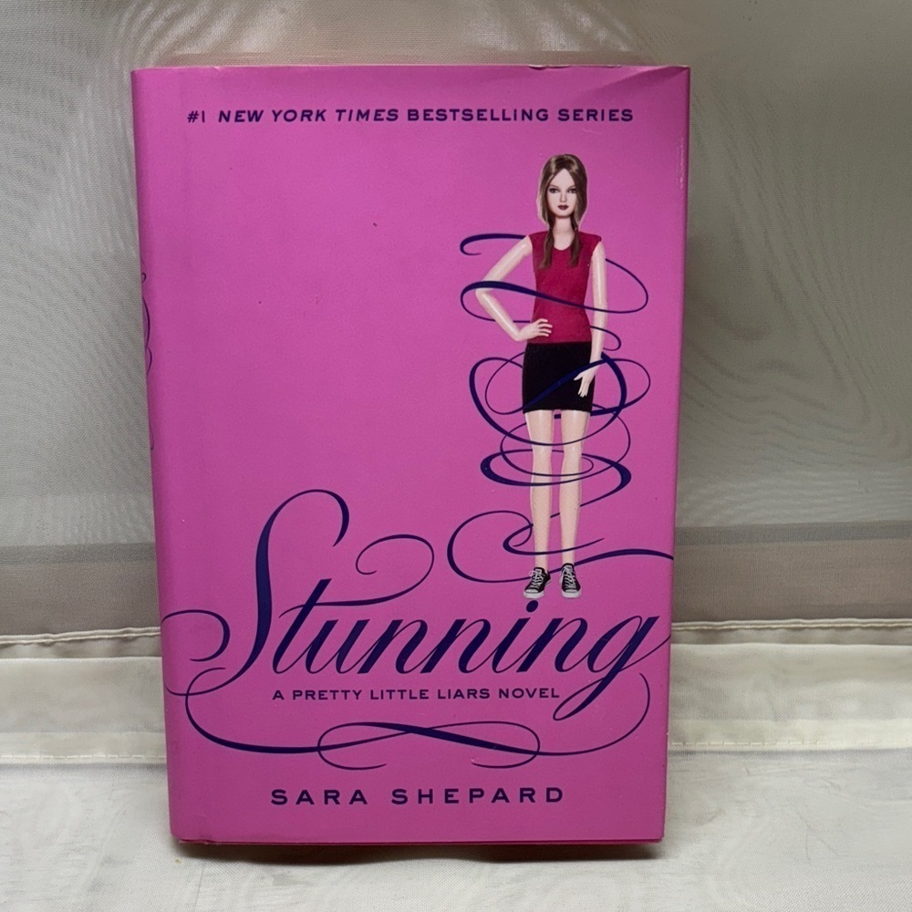 Stunning by Sara Shepard Hardcover
